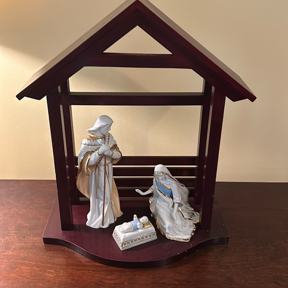 Lenox First Blessing Nativity - Picture 1 of 11